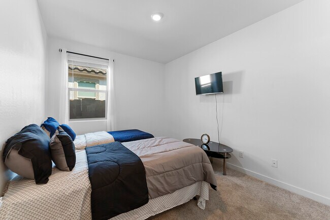 Building Photo - 1645 W la Mirada Dr