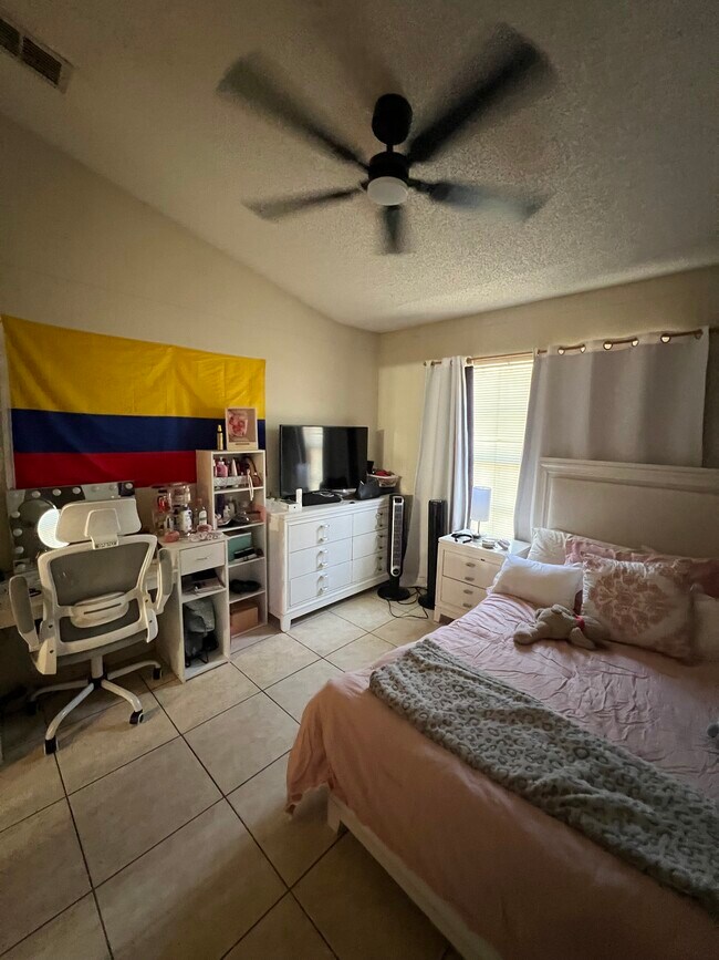 Building Photo - 2361 Water View Loop