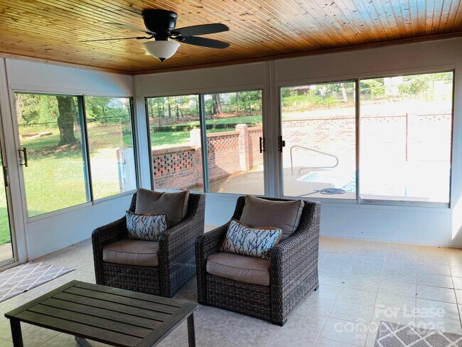 Building Photo - 4969 Moonlite Bay Dr