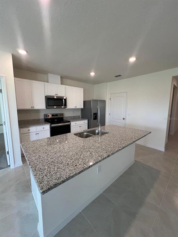 Building Photo - 631 Park Pl Blvd