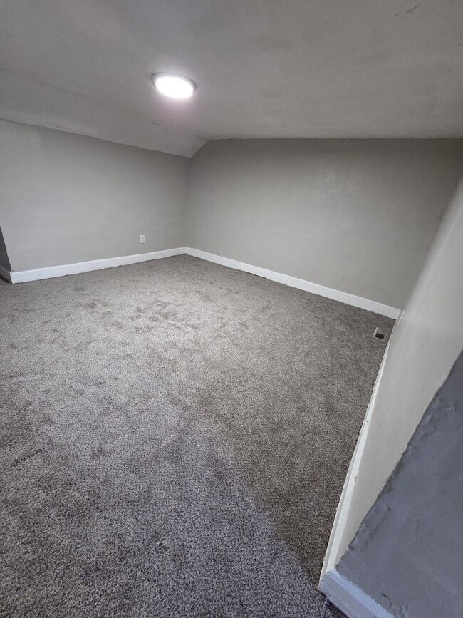 Building Photo - Beautiful, remodeled house come see it