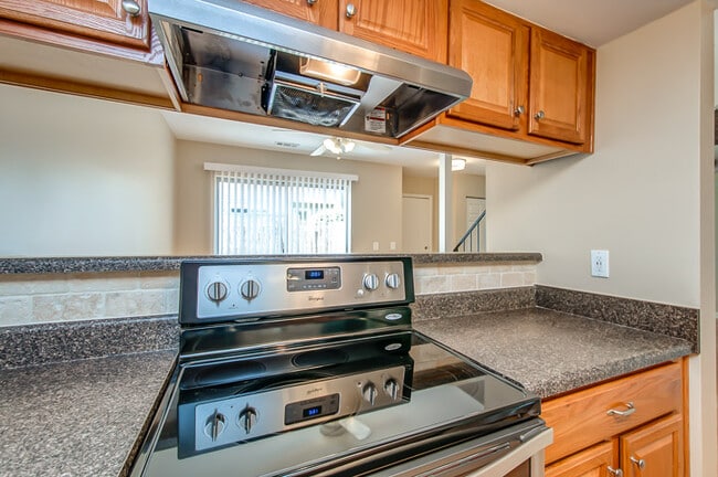 Kitchen - 406 Granville Rd