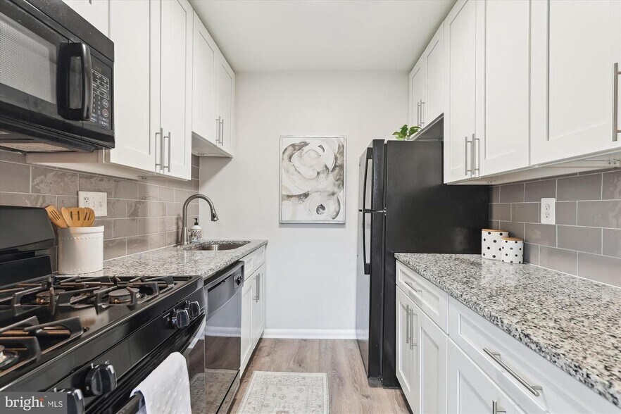 Building Photo - 2400 41st St NW