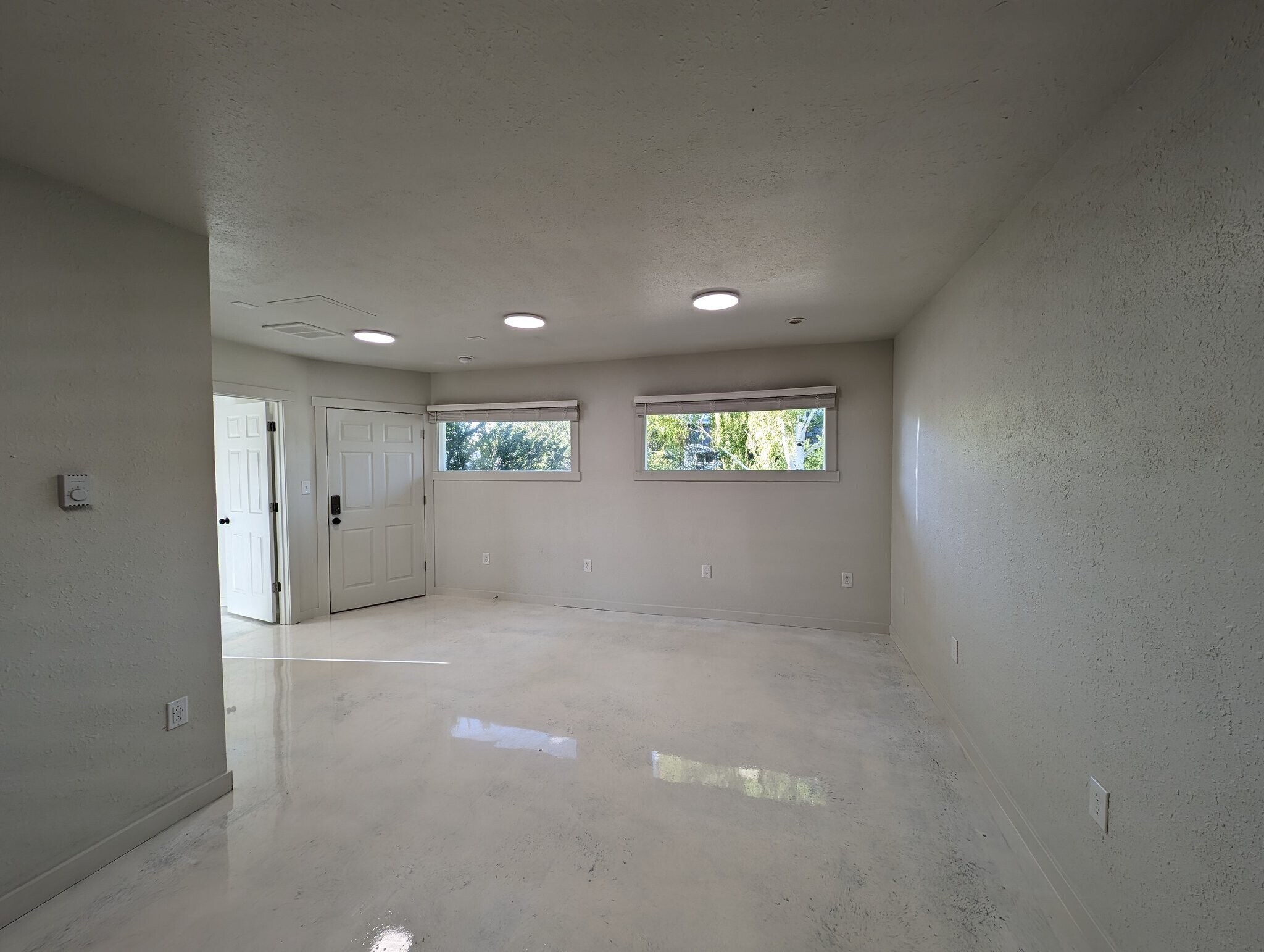 Building Photo - 5855 S View Rd