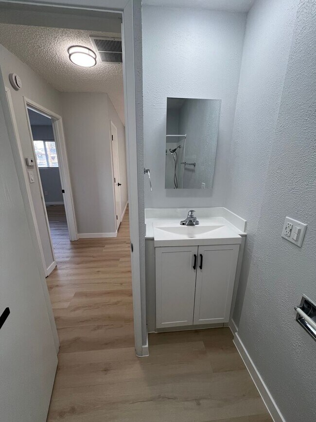 Building Photo - 928-932 N 6th Street