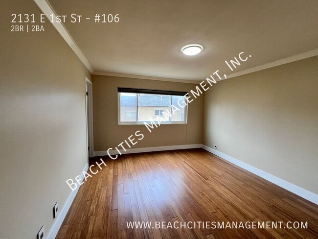 Building Photo - Condo located One Block from the Beach wit...