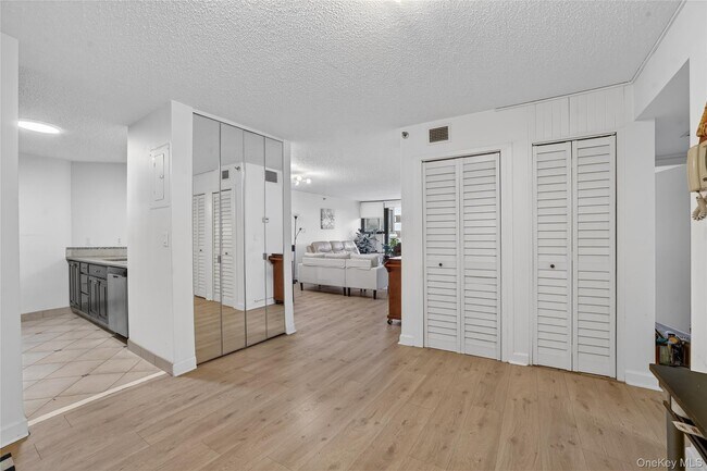 Building Photo - 25 Rockledge Ave