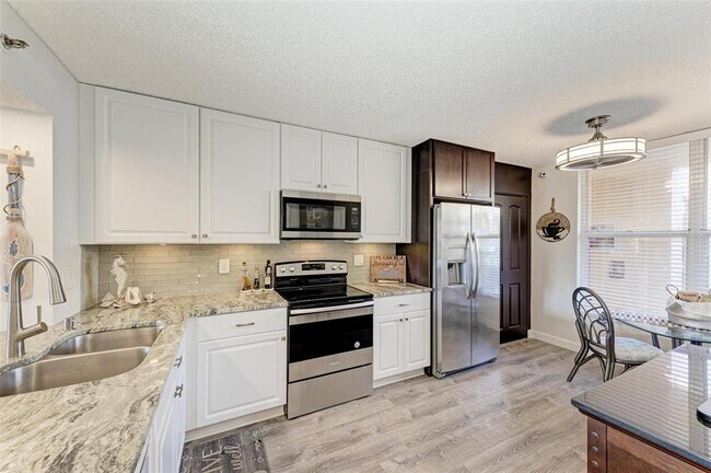 Building Photo - 4480 Fairways Blvd