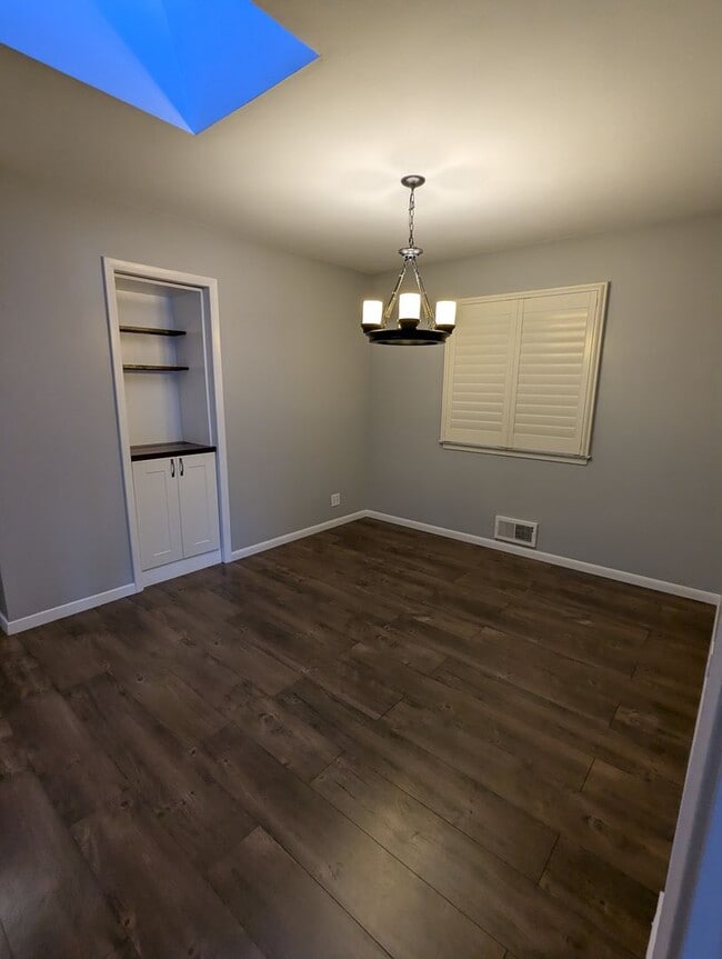 Building Photo - Charming & Spacious Home in the Heart of R...