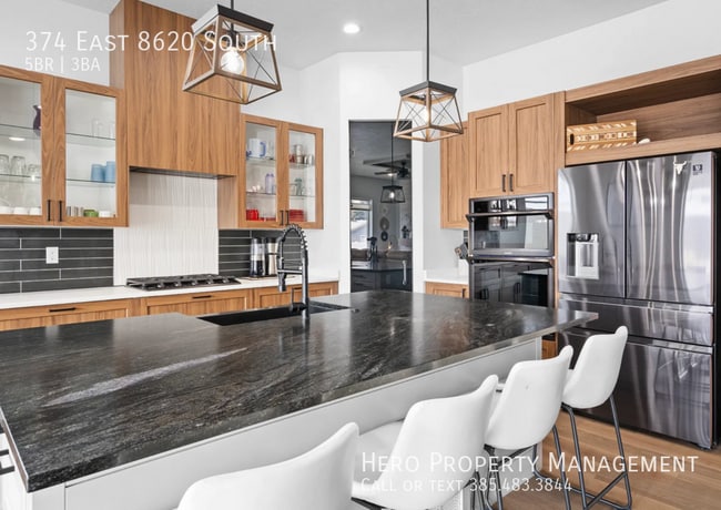 Building Photo - 374 8620 S