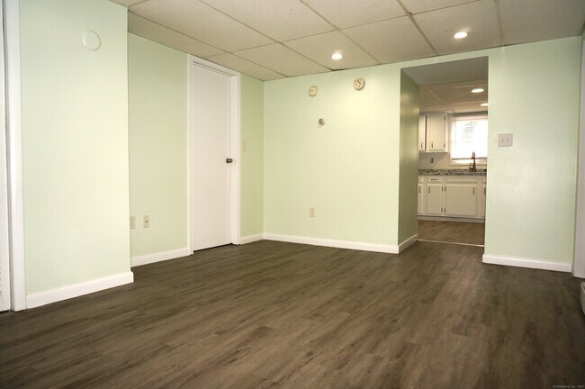 Building Photo - 19 Ferris Ave