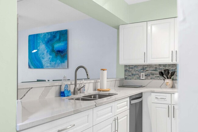 Building Photo - 39 Tulip Ave