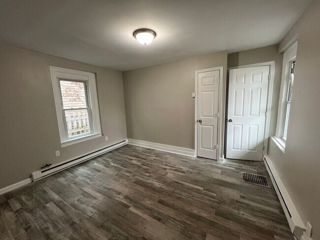 Building Photo - 412 N 8th St