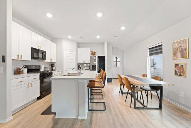 Building Photo - 2034 Brixham Bluff Ln