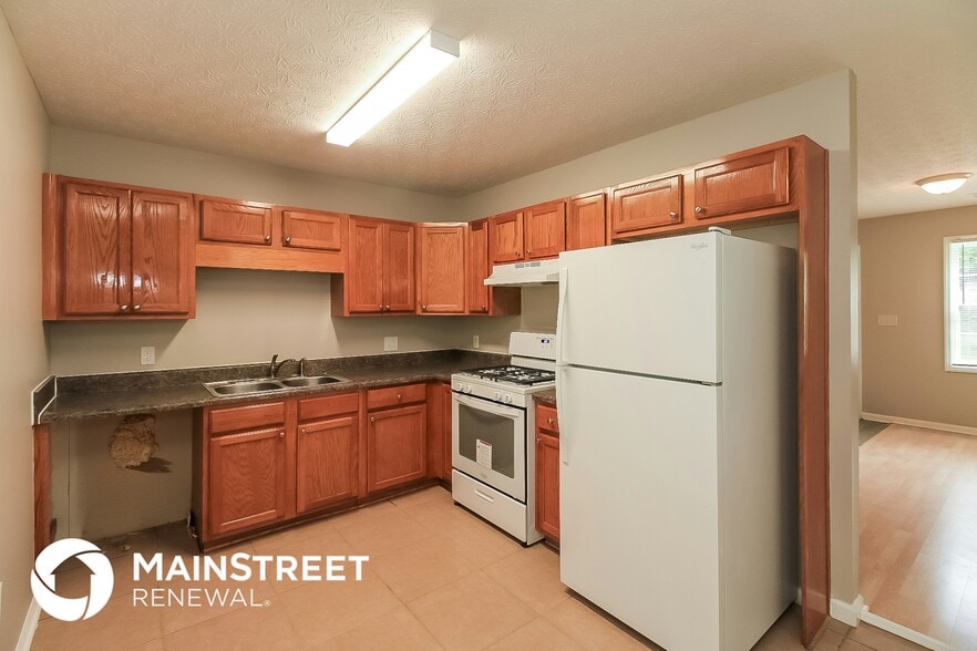 Building Photo - 693 Oak Dr