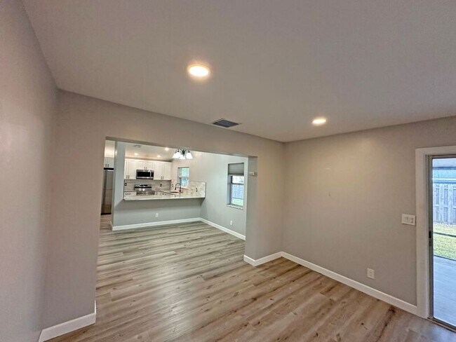 Building Photo - 10431 Pippin Ln