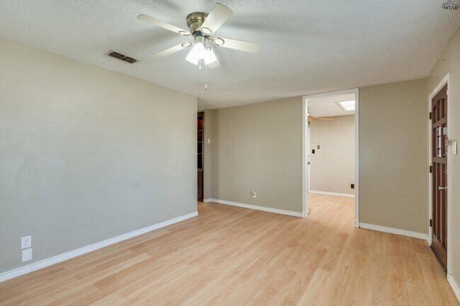 Building Photo - 5115 Kingston Dr