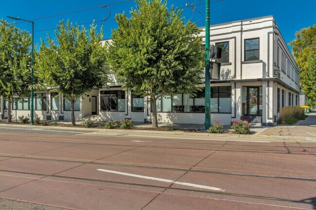 Building Photo - 606 W North Temple St