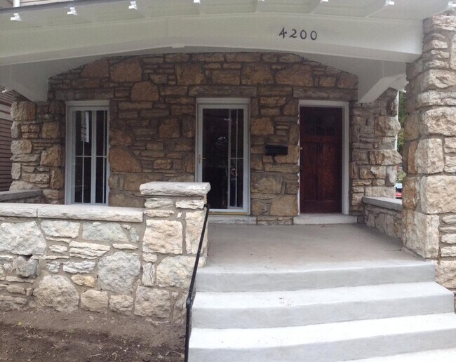 Building Photo - 4200 Mercier St