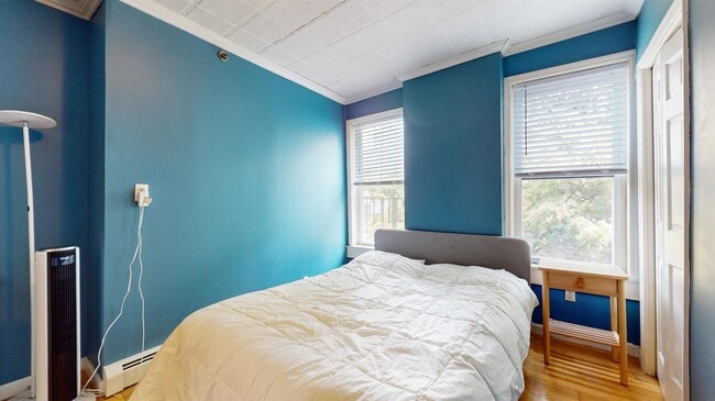 Building Photo - 466 Monmouth St