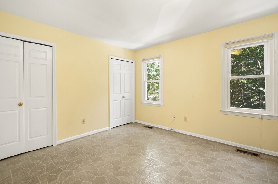 3rd floor bedroom with 2 custom closets - 1140 N Taylor St
