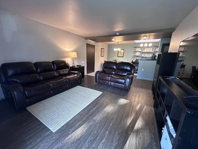 Building Photo - 2238 Via Puerta