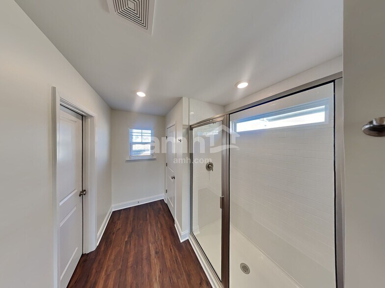 Building Photo - 2023 Williamshire Ln