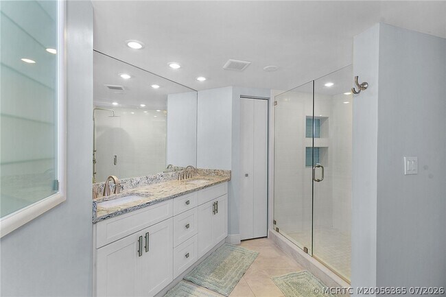 Building Photo - 9550 S Ocean Dr