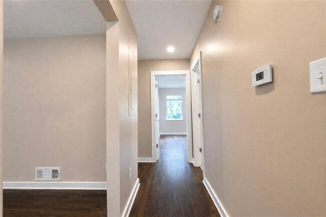 Building Photo - 1291 Lorenzo Dr SW