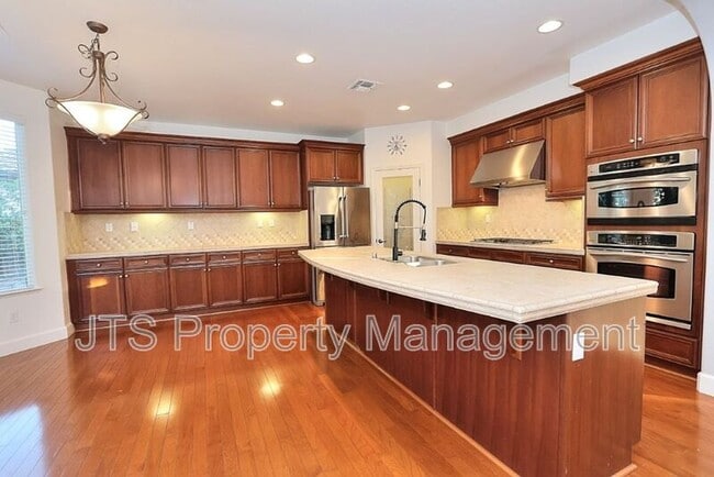 Building Photo - 5602 Jerry Litell Way