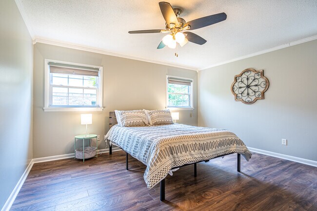 Building Photo - 10215 Melanie Dr SE