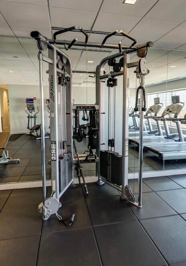 Building Photo - 1136 S Delano Ct W