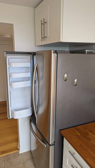 Building Photo - 3950 N Lake Shore Dr