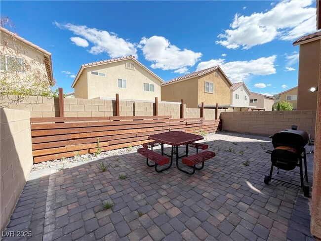 Building Photo - 1836 N Luna Alegre St