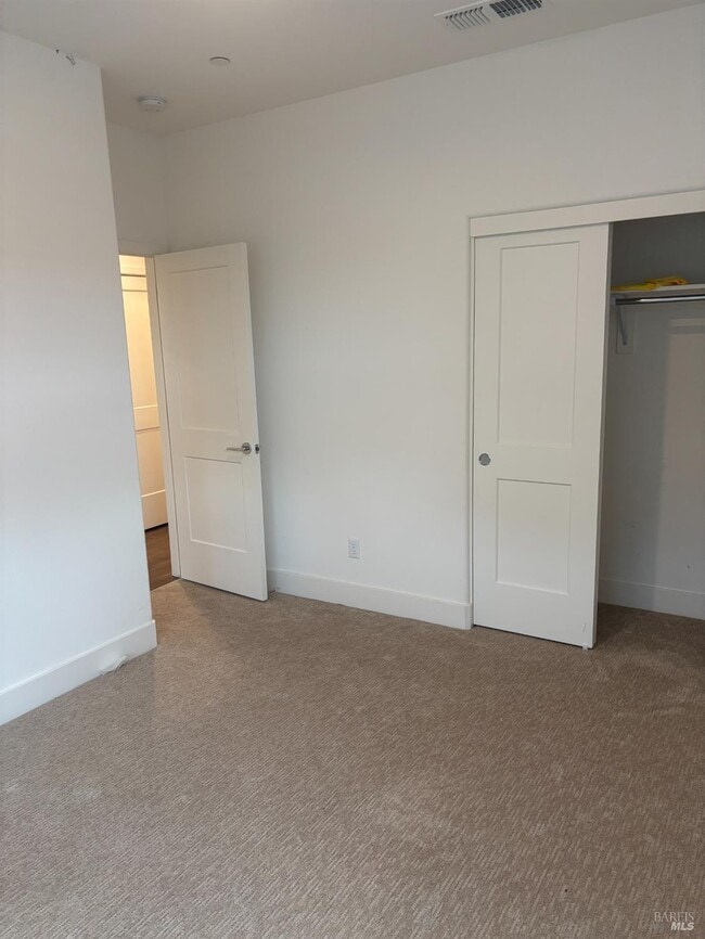 Building Photo - 1468 Oak Cir