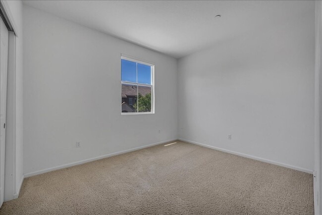 Building Photo - Upgraded 2BD/2BA Condo Near Empire Ranch G...