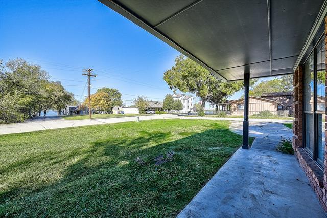 Building Photo - 720 Lakeshore Dr