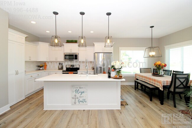Building Photo - Over 2500 Square feet!!! 4 Bedroom, 2.5 Bath Home in Ankeny
