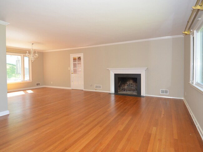 Building Photo - 60 Ramona Ct