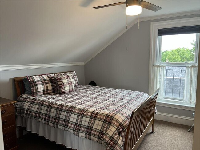 Building Photo - 13 Newport Ave