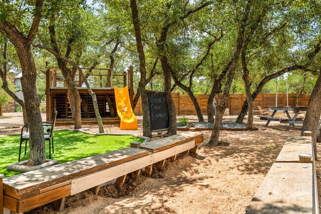 Building Photo - 9801 Mor Dr