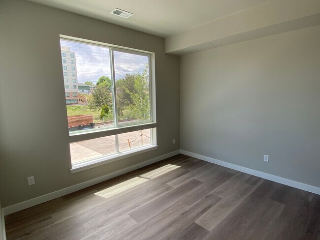 Building Photo - Luxury Townhome - 3 Bed 3.5 Bath at Overlo...