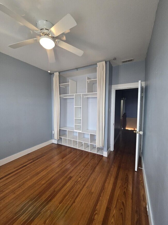 Building Photo - 3-Bedroom, 2-Bathroom in Brewers Hill