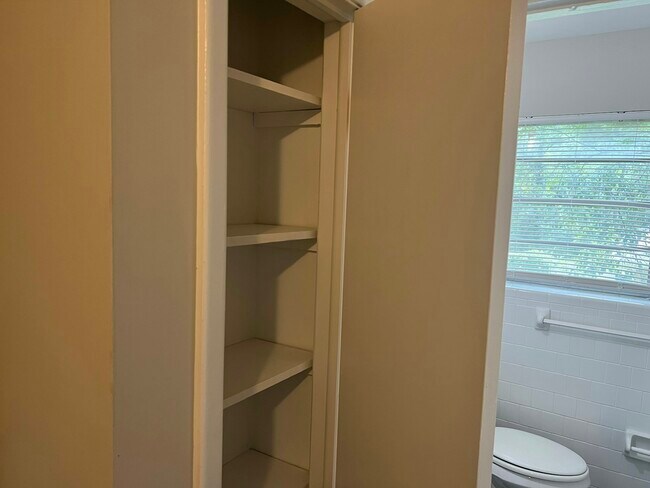 Building Photo - 1472 Tulip Pl