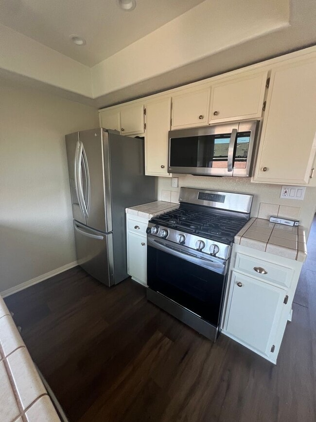 Building Photo - Lovely Condo bordering North Park & South ...