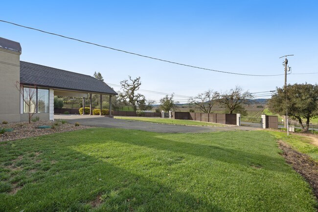 Building Photo - 9168 Eastside Rd