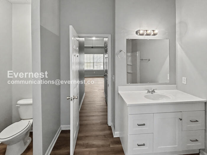 Building Photo - 4095 Robin Cir