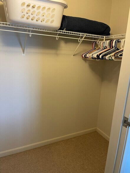 Building Photo - 400 N Richmond St