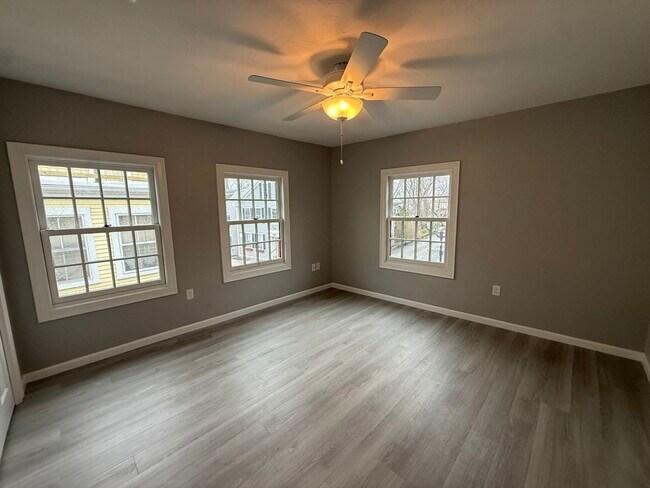 Building Photo - 10 Leyden St