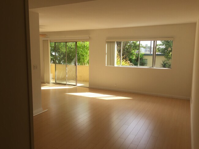 Building Photo - 3410 Club Dr